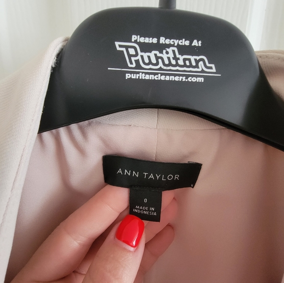 NWT Ann Taylor Long Collarless Blazer in Fluid Crepe, size 0, ivory - Picture 8 of 14